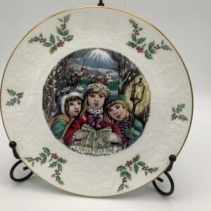 Vintage Royal Doulton 1981 Santa Children Singing Collectible Christmas Plate